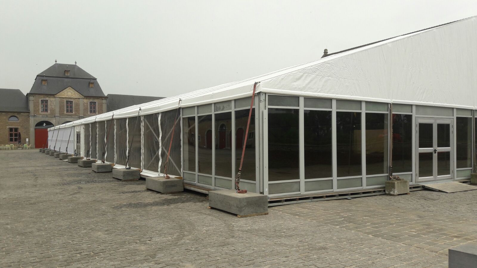 Glazen deuren en wanden